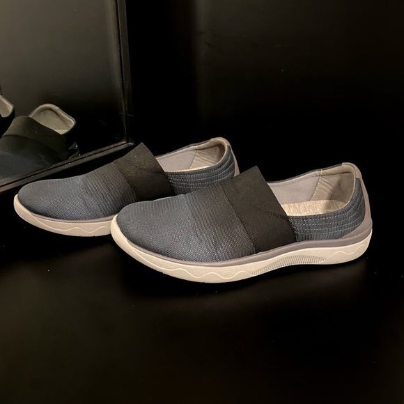 Clarks Blue Slip On Sneakers - Picture 2 of 8